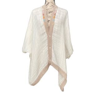Unmarked Embroidered White and Tan Poncho in Size OS